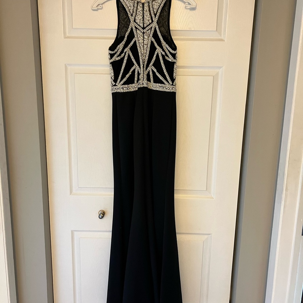 Beautiful Gown - Picture 4 of 4